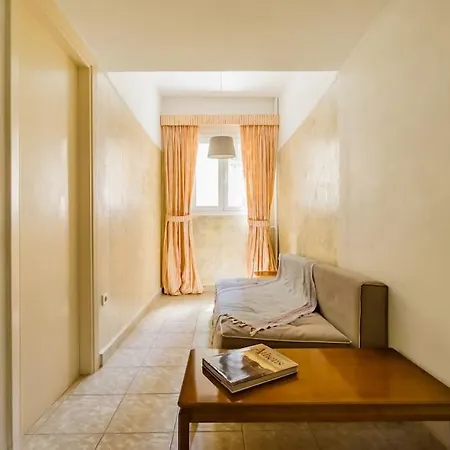 Apartment Emporikon Steps From Historic Center Athens