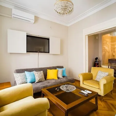Apartment Emporikon Steps From Historic Center Athens