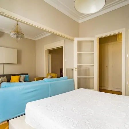 Apartment Emporikon Steps From Historic Center Athens