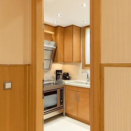 Apartment Vouliagmeni's Elegance By Acropolis Athens
