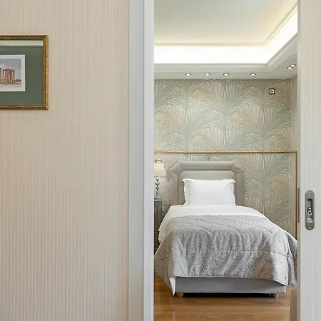 Vouliagmeni's Elegance By Acropolis Apartment *