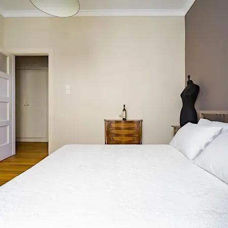 Apartment Emporikon Steps From Historic Center *