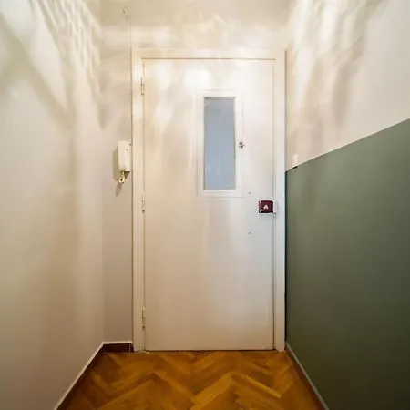 Emporikon Steps From Historic Center Apartment *