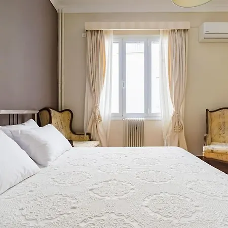 Apartment Emporikon Steps From Historic Center *