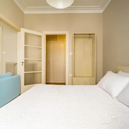 Apartment Emporikon Steps From Historic Center