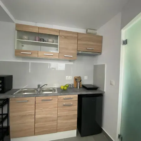 Tiny Little House Apartment *