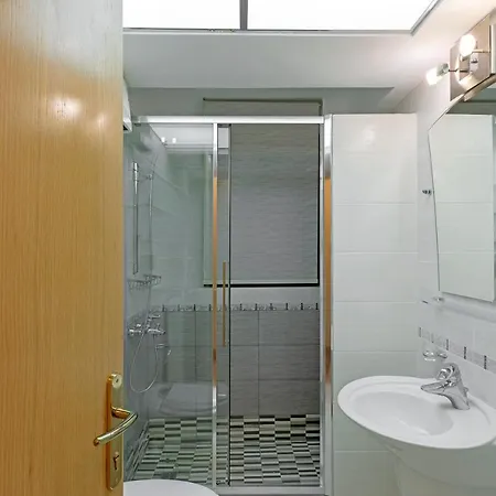 Vouliagmeni's Elegance By Acropolis Apartment *