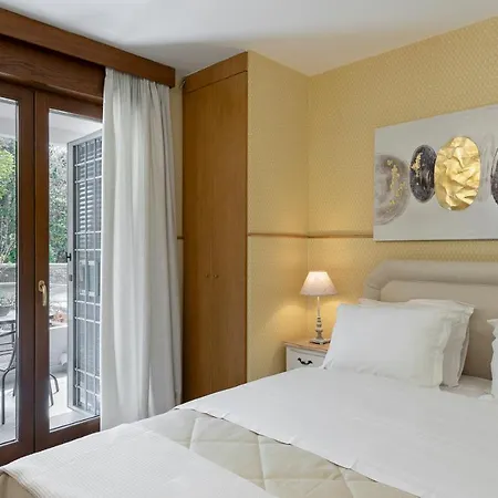 Vouliagmeni's Elegance By Acropolis Athens