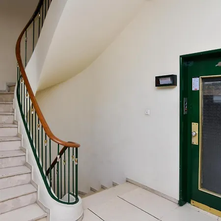 Stylish Studio 3 At Metro Stop Syntagma Apartment
