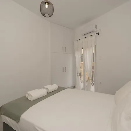 Sunny And Cozy 2bd 1 Min From Marina Floisvos Διαμέρισμα *