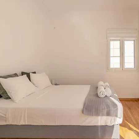Apartment Sunny And Cozy 2bd 1 Min From Marina Floisvos *