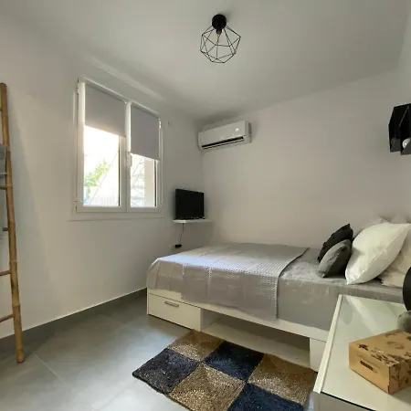 Apartment Tiny Little House *