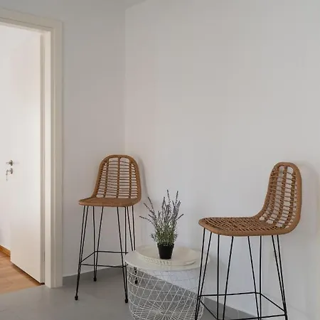 Sunny And Cozy 2bd 1 Min From Marina Floisvos Διαμέρισμα *
