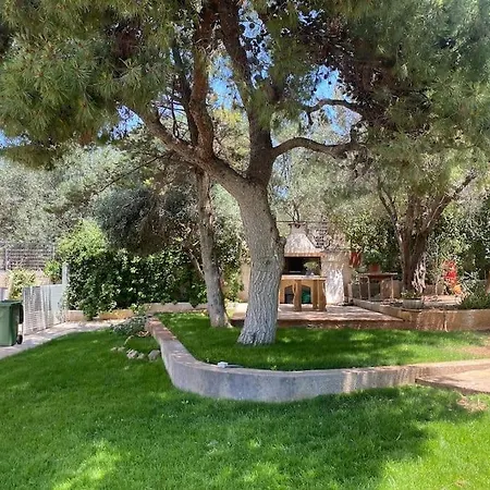Villa Reina On The Hill Of Vouliagmeni