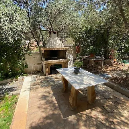 Villa Reina On The Hill Of Vouliagmeni *