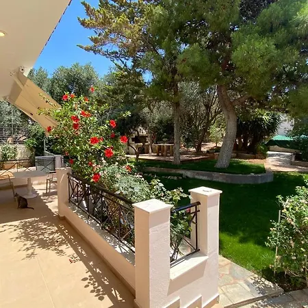 Villa Reina On The Hill Of Vouliagmeni *