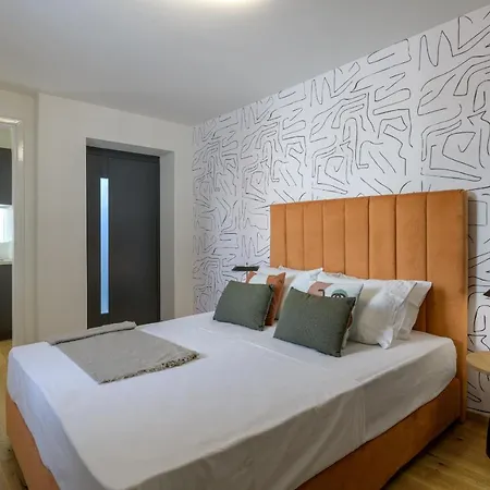 Meno With Private Terrace - Jaccuzzi, Acropolis View Athens