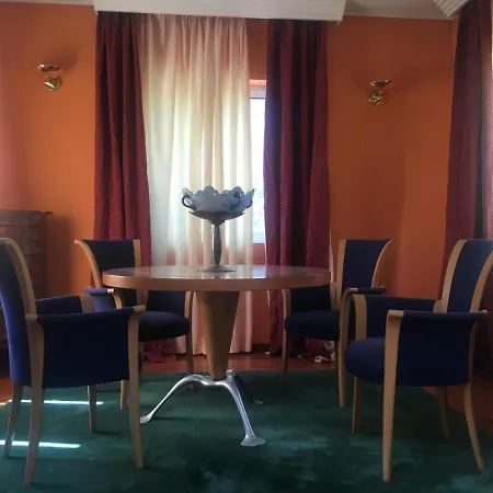 Deluxe In Glyfada With Pool *