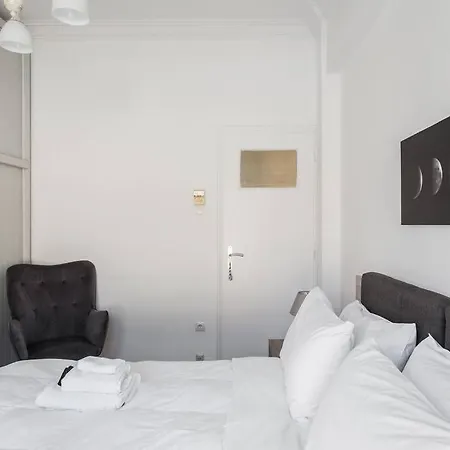 Diogenis' Jug Apartment *