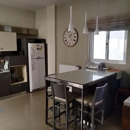Apartamento Platonos Academy