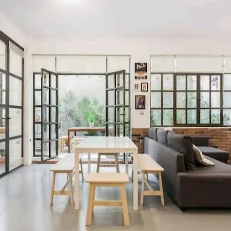 Ξενοδοχείο με διαμερίσματα Fashionable Base In In The Old Tailor Factory