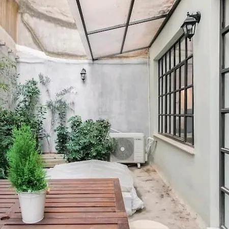 Aparthotel Fashionable Base In In The Old Tailor Factory Athens