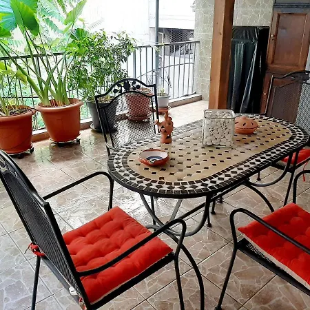 Large Terrace Near Centre * Athènes