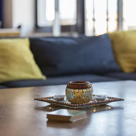 Spacious Modern With Great Rooftop View Apartment *