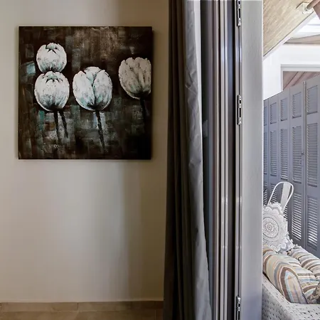 Walkway Apartment *