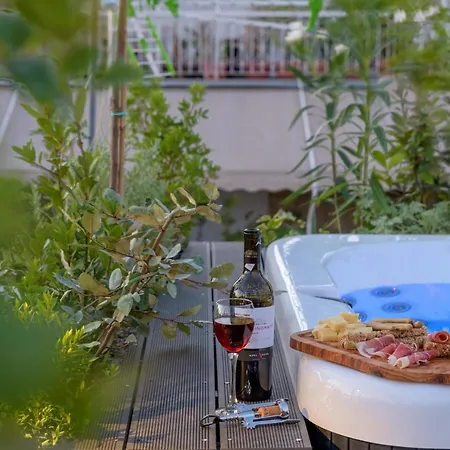 Meno With Private Terrace - Jaccuzzi, Acropolis View Apartment