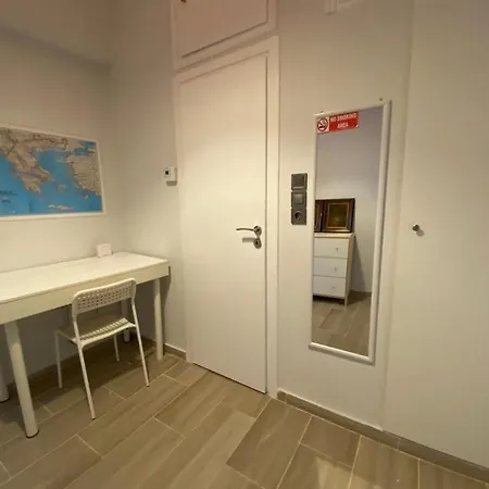 Plato’s Academy Apartamento