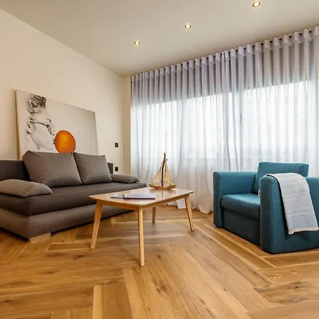 Triple A - 3 Squares - Free Parking! * Athens