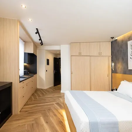 Triple A - 3 Squares - Free Parking! Apartment Athens