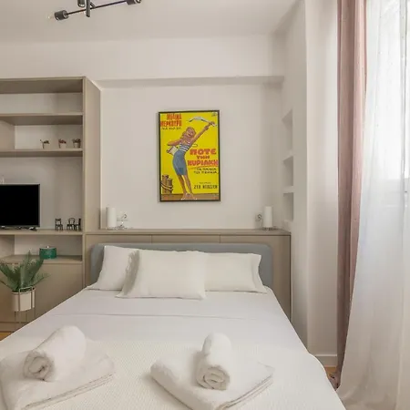 Studio In Heart Of Apartment