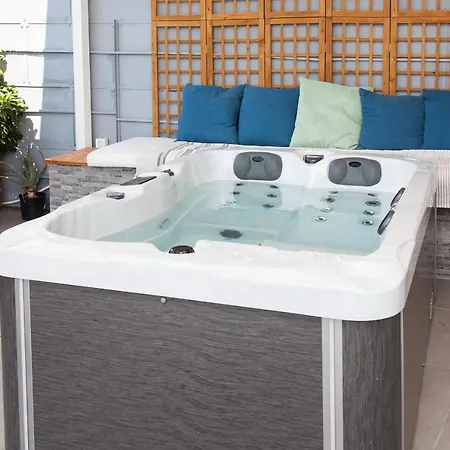 Gorgeous Penthouse With Private Jacuzzi And Amazing View! *