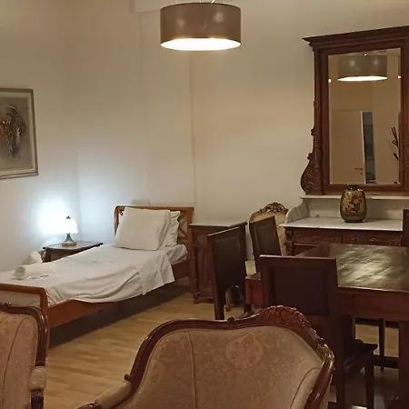 Amerikis Street 1 Bedroom Apartment *