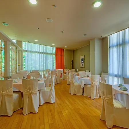 Park Hotel 2*