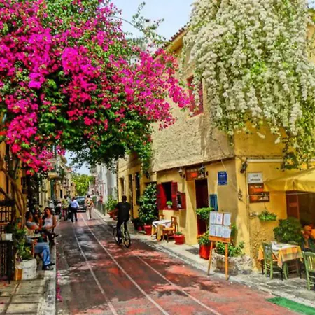 Apollonos At Heart Of Plaka * Athens
