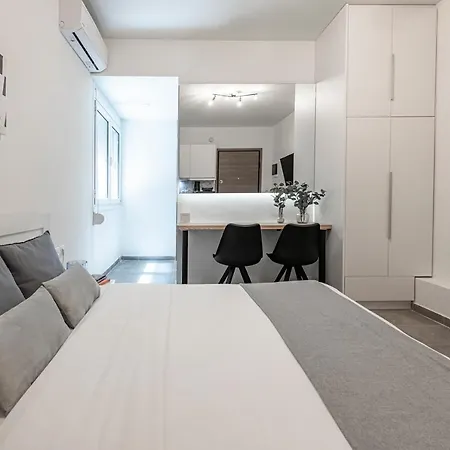 Phaedrus Living: Center Executive Flat Stadiou Daire