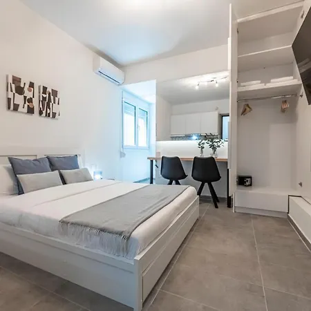 Phaedrus Living: Center Executive Flat Stadiou Apartment *