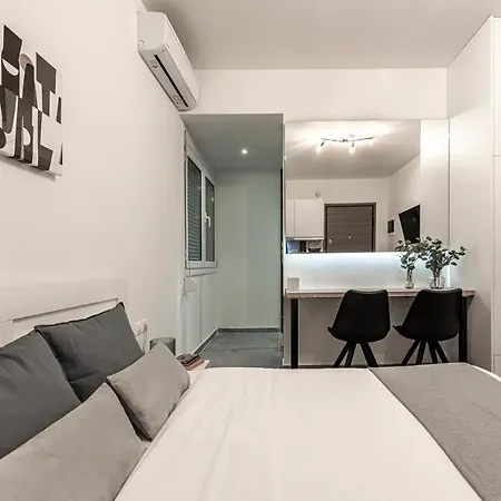 Phaedrus Living: Center Executive Flat Stadiou Apartment *