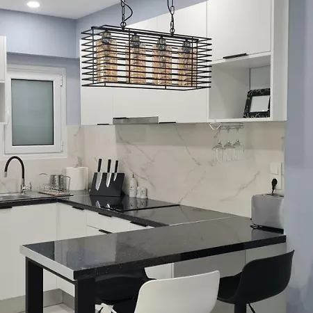 Cozy With Garden Near Town Center, Fully Renovated. Athens