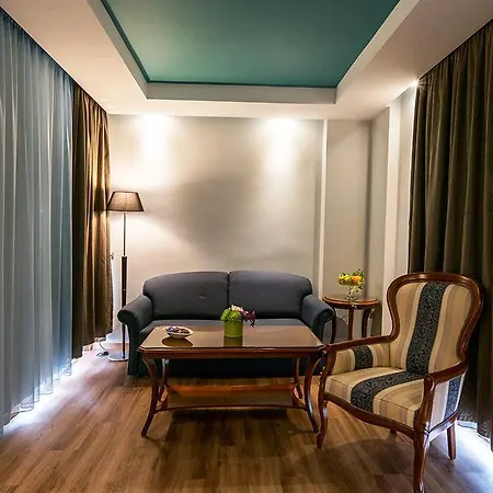 Oasis Hotel 4*