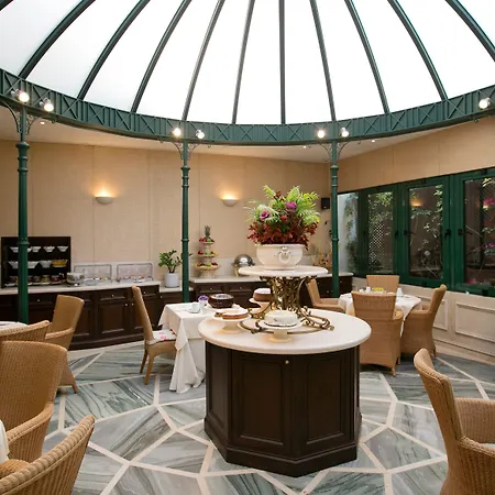 Hera Hotel 4*
