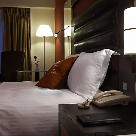 Crowne Plaza Centre By Ihg 5*