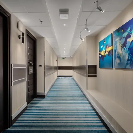 Crowne Plaza Centre By Ihg 5*