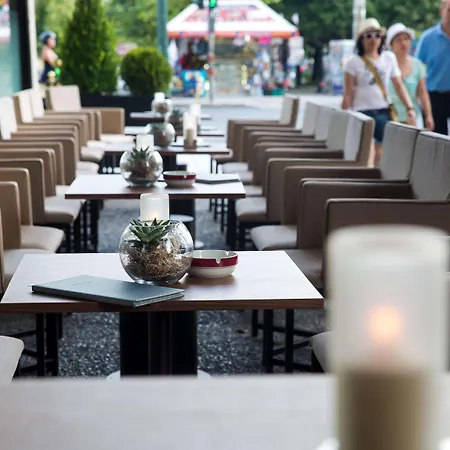 Njv Plaza Aten