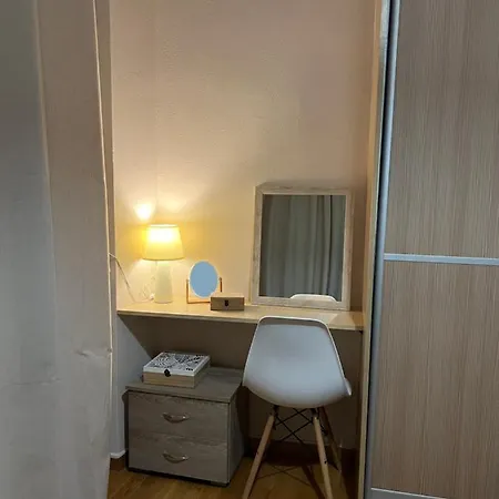 Apartment 80: ανακαινισμένα με δύο υπνοδωμάτια κοντά σε παραλίες Athens