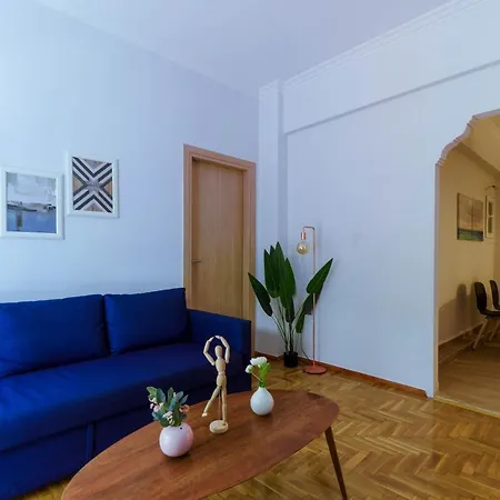 Adorable 2 Bedroom Close To Ancient Center Apartment *