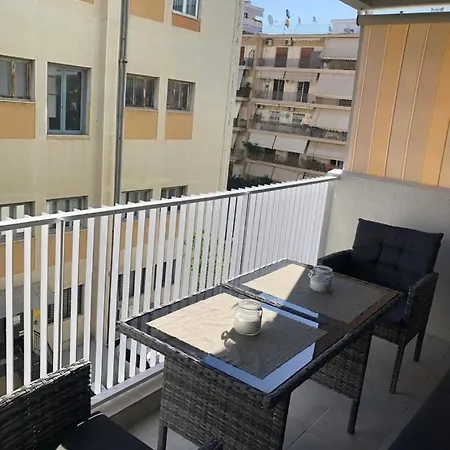 Lovely Faliro Next To The Sea. Apartment Athens
